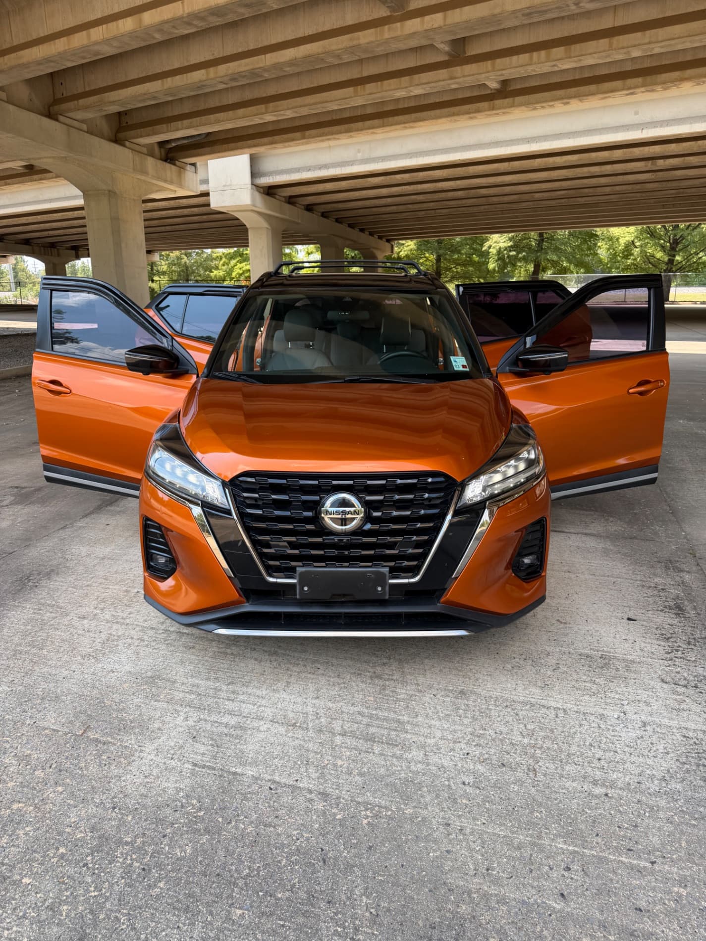 2021 NISSAN Kicks SR — photo 2